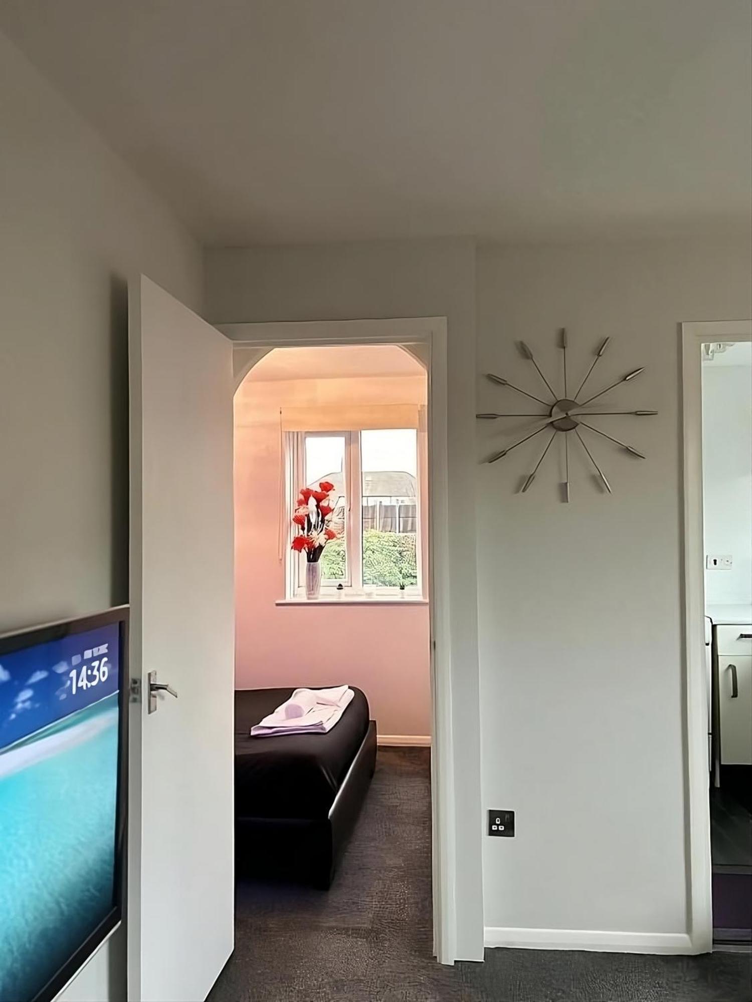 Sleek & Stylish - E15 Apartment With Parking Λονδίνο Εξωτερικό φωτογραφία