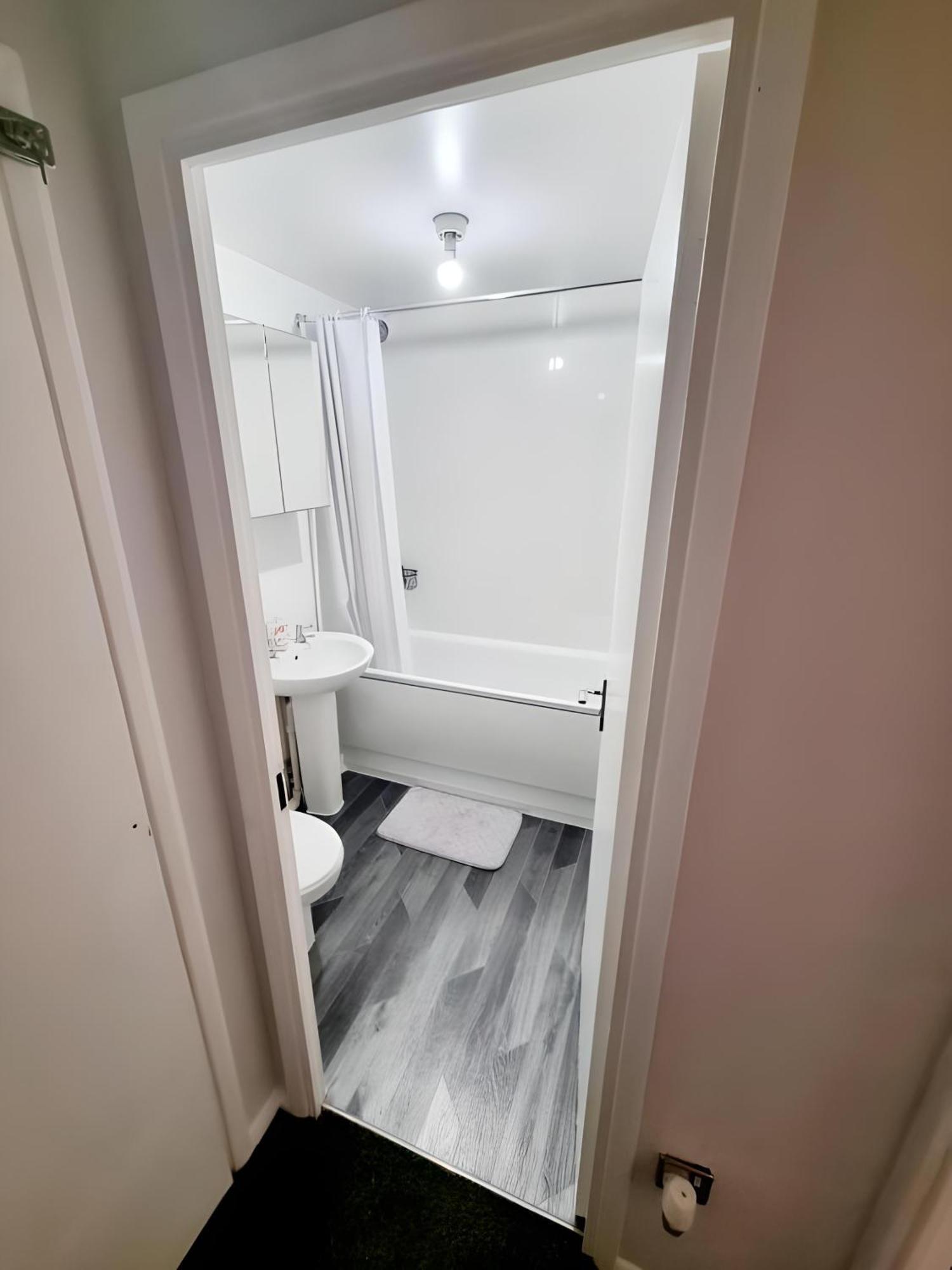 Sleek & Stylish - E15 Apartment With Parking Λονδίνο Εξωτερικό φωτογραφία